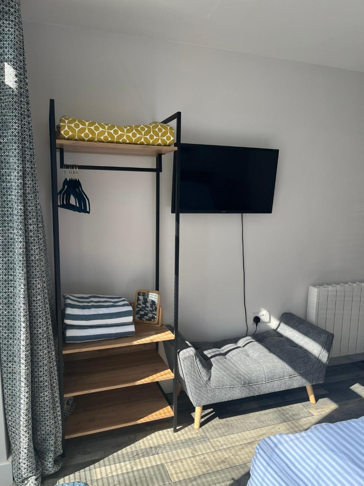 Entire Guest Suite In Four Mile Bridge, Rhoscolyn Valley Εξωτερικό φωτογραφία