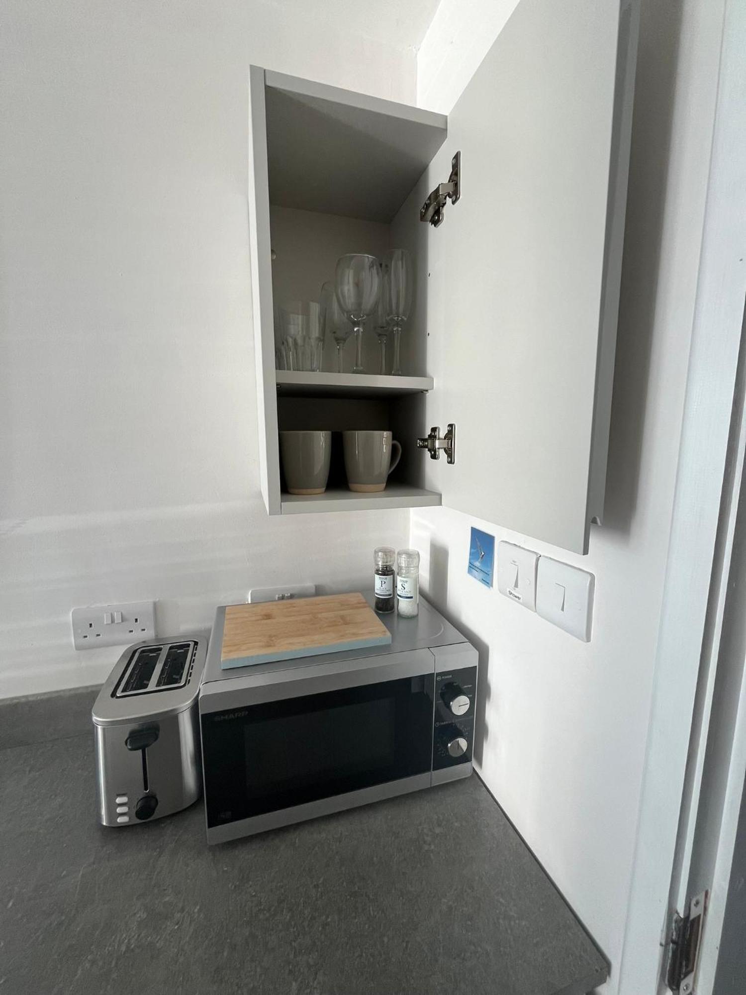 Entire Guest Suite In Four Mile Bridge, Rhoscolyn Valley Εξωτερικό φωτογραφία